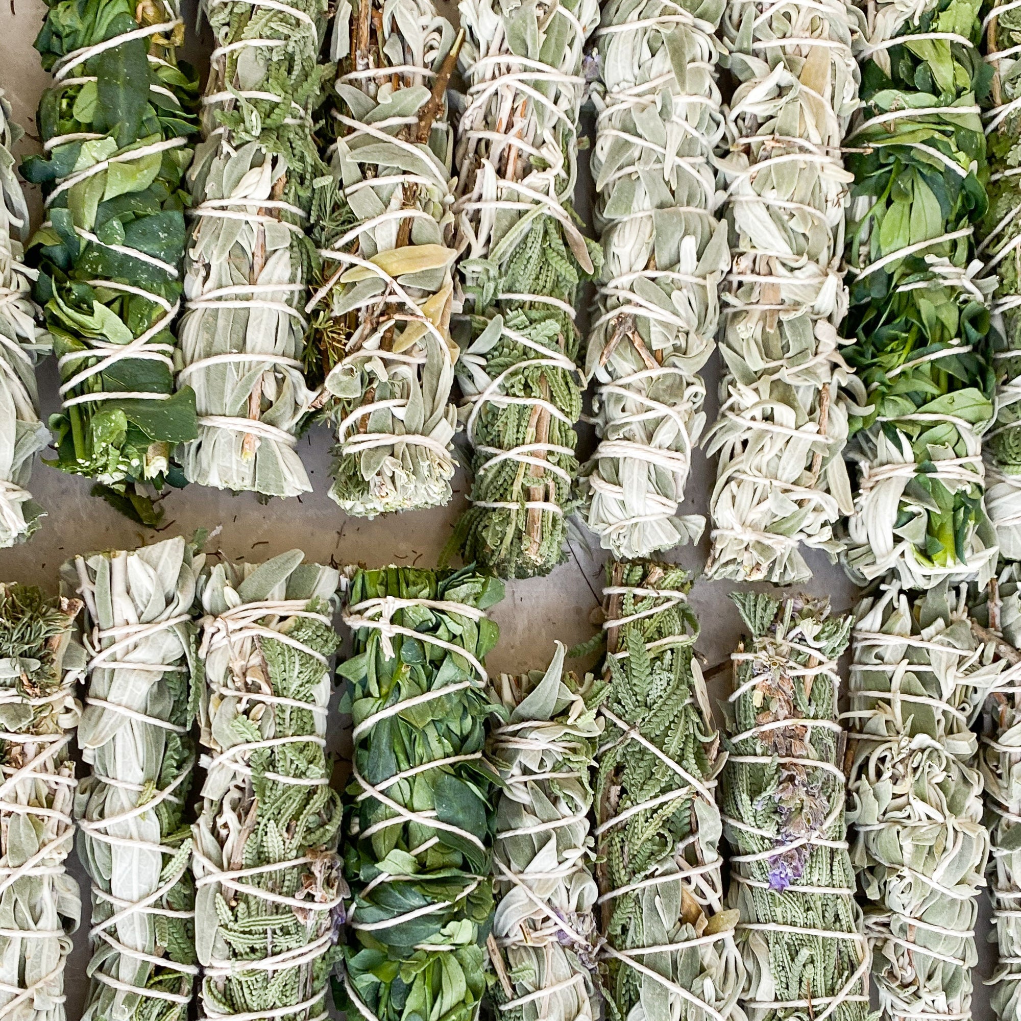 White Sage as the base - sacred tool for purification - Every bundle is made slowly and consciously, ready to support your rituals White Sage as the base - sacred tool for purification - Every bundle is made slowly and consciously, ready to support your rituals