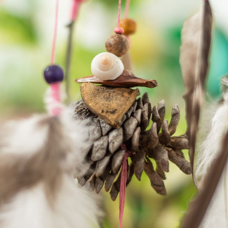 Cadeau pour la maison aux vibrations positives : attrape-rêves 3D fait à la main avec cristaux de guérison, décor pastel arc-en-ciel pour l'équilibrage des chakras, soulagement du stress