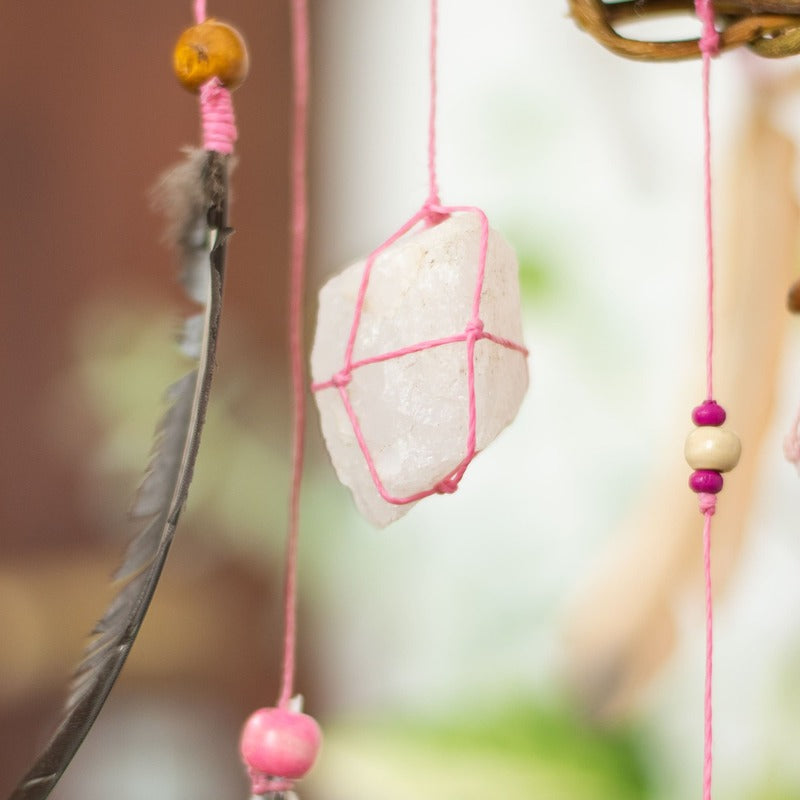 Cadeau pour la maison aux vibrations positives : attrape-rêves 3D fait à la main avec cristaux de guérison, décor pastel arc-en-ciel pour l'équilibrage des chakras, soulagement du stress