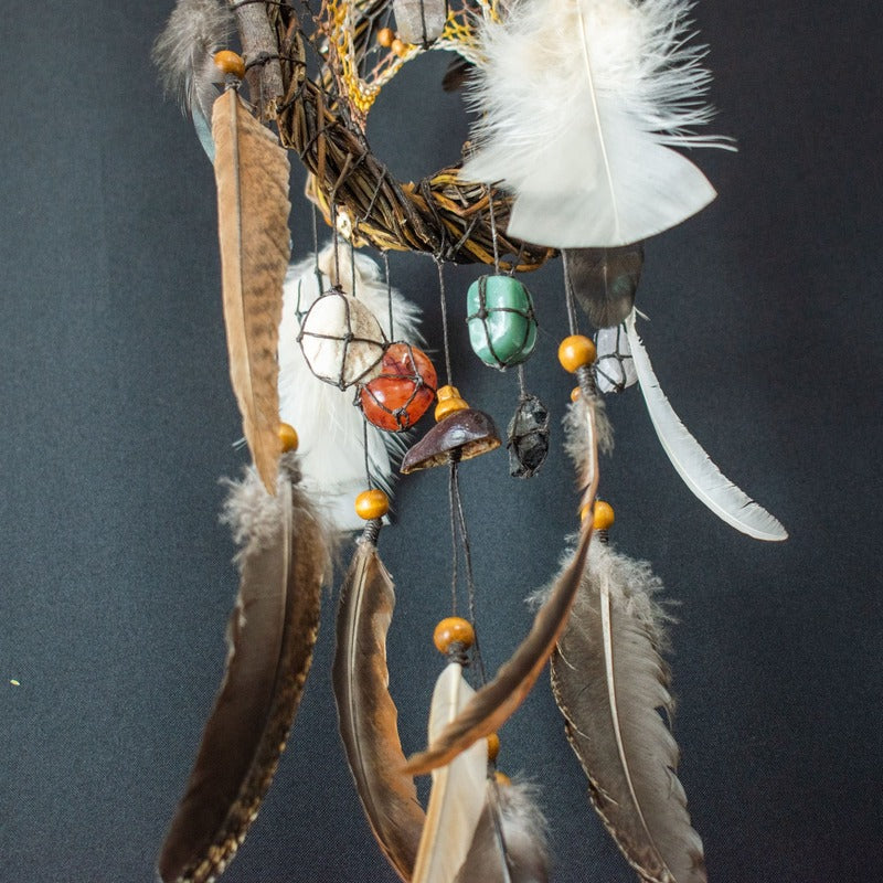 Crystal Gifts for Friend – Healing Dreamcatcher with 13 Gemstones, Earth Shamanic Wall Art for Sleep, Energy Cleansing & Spiritual Decor