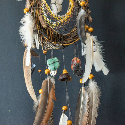 Crystal Gifts for Friend – Healing Dreamcatcher with 13 Gemstones, Earth Shamanic Wall Art for Sleep, Energy Cleansing & Spiritual Decor