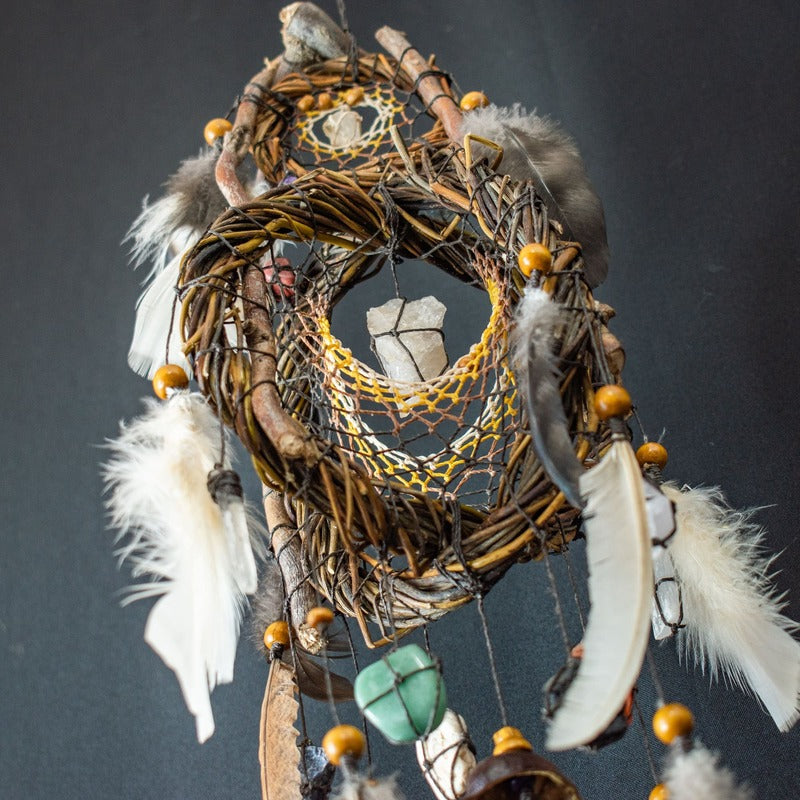 Crystal Gifts for Friend – Healing Dreamcatcher with 13 Gemstones, Earth Shamanic Wall Art for Sleep, Energy Cleansing & Spiritual Decor