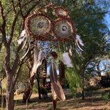 Atrapasueños de sauce adornado con cristales: un colgante de pared artesanal para la serenidad, el equilibrio energético y un sueño reparador.