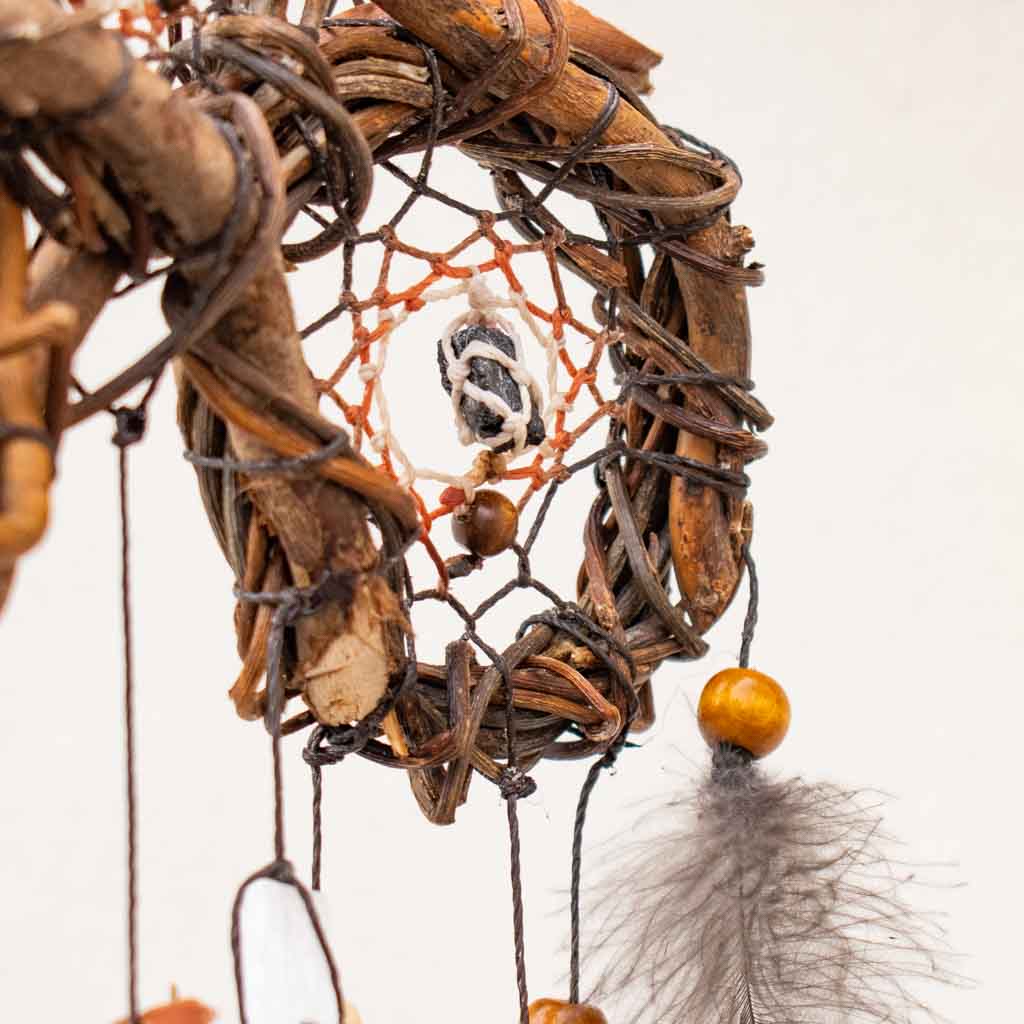 Traditional Dreamcatcher with Healing Crystals – Shaman Art, 7 Chakra Wall Hanging, Selenite Wreath for Protection & Positive Energy
