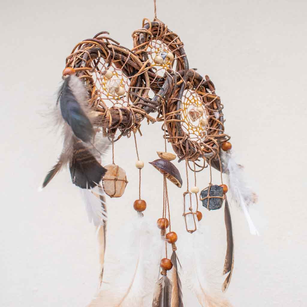 Traditional Dreamcatcher with Healing Crystals – Shaman Art, 7 Chakra Wall Hanging, Selenite Wreath for Protection & Positive Energy