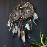 Atrapasueños de sauce adornado con cristales: un colgante de pared artesanal para la serenidad, el equilibrio energético y un sueño reparador.