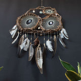 Atrapasueños de sauce adornado con cristales: un colgante de pared artesanal para la serenidad, el equilibrio energético y un sueño reparador.