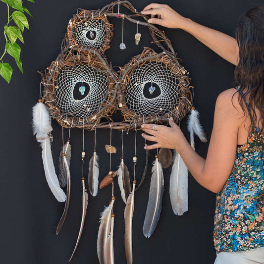 Crystal-Adorned Willow Dreamcatcher – Artisan Wall Hanging for Serenity, Energy Balance, and Restful Sleep