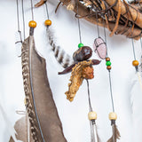 Real Dreamcatcher Medicine – Shamanic Wall Collage with 12 Healing Crystals, Willow Wood Structure, Authentic Ceremony Decor