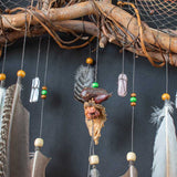 Real Dreamcatcher Medicine – Shamanic Wall Collage with 12 Healing Crystals, Willow Wood Structure, Authentic Ceremony Decor