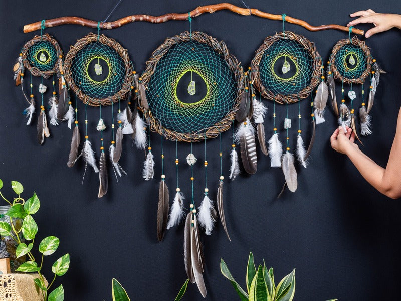 Atrapasueños de madera único con cristales, decoración bohemia para proteger el sueño, decoración espiritual chamánica, perfecto para sobre la cama.