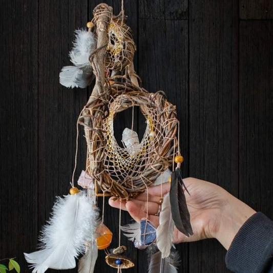 3D Chakra Dreamcatcher Duo – Light Earth Tones with 13 Healing Crystals, Boho Spiritual Mobile in 2 Sizes, Feathered Energy Decor Activo