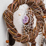 Attrape-rêves d'inspiration autochtone – Osier fait à la main pour la protection spirituelle – 19 cristaux de guérison et plumes de paon – Style bohème
