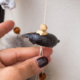 Attrape-rêves d'inspiration autochtone – Osier fait à la main pour la protection spirituelle – 19 cristaux de guérison et plumes de paon – Style bohème