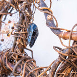 Attrape-rêves d'inspiration autochtone – Osier fait à la main pour la protection spirituelle – 19 cristaux de guérison et plumes de paon – Style bohème