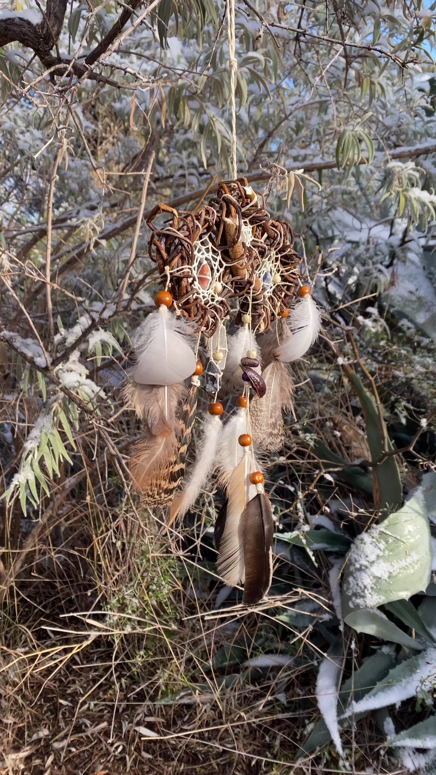 Traditional Dreamcatcher with Healing Crystals – Shaman Art, 7 Chakra Wall Hanging, Selenite Wreath for Protection & Positive Energy